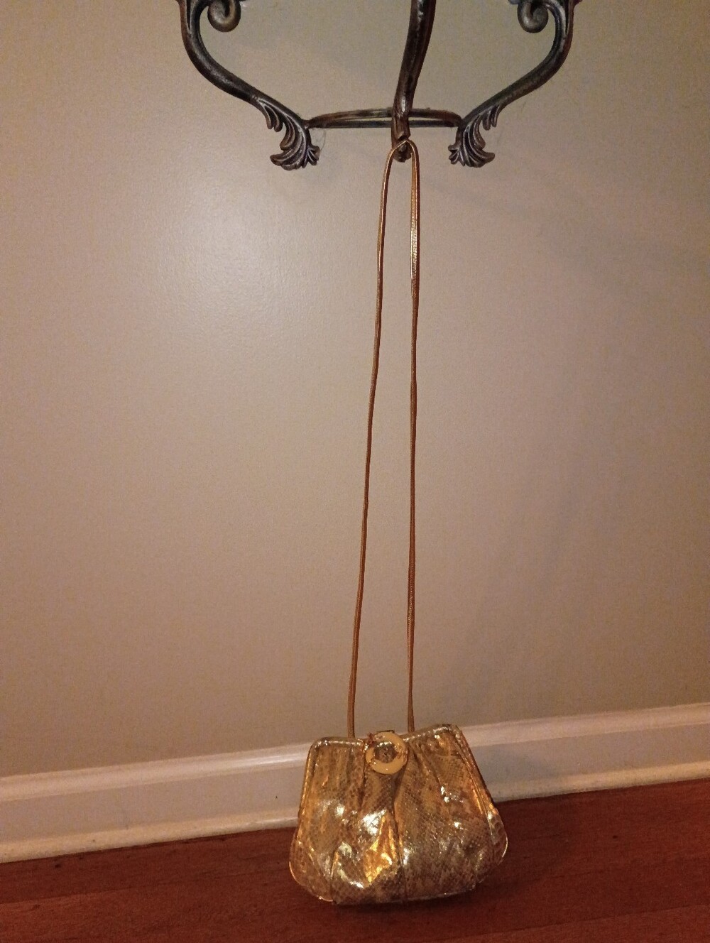 rare vintage sparkly gold snakeskin purse from sharif with circle ivory clasp